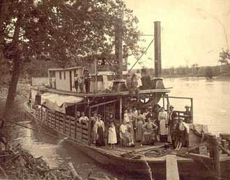 Str. PEERLESS, built at Hermann, MO, 1893, owned by the Hermann Ferry & Packet Co., ran on the Missouri River until 1905. (Dorothy Heckmann Shrader Collection)