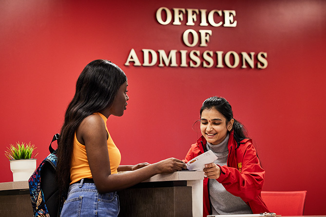 student talking to an Admissions student worker
