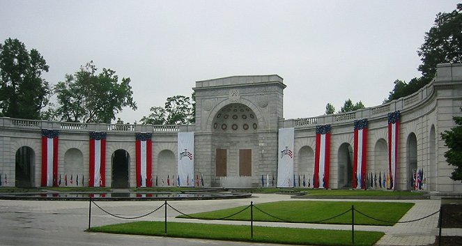 the women's memorial at Arlington National cemetery