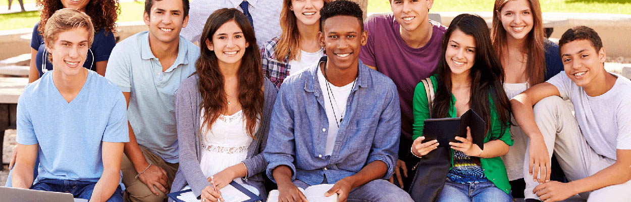 high school students pose for a picture together