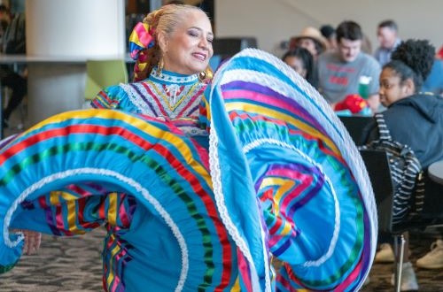 Traditional Hispanic dancing by an Alma de Mexico member