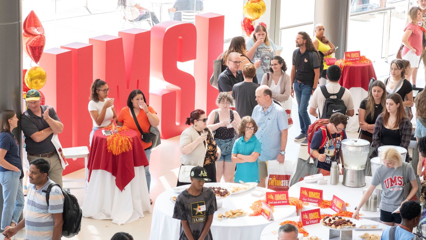 students created UMSL picture at Orientation