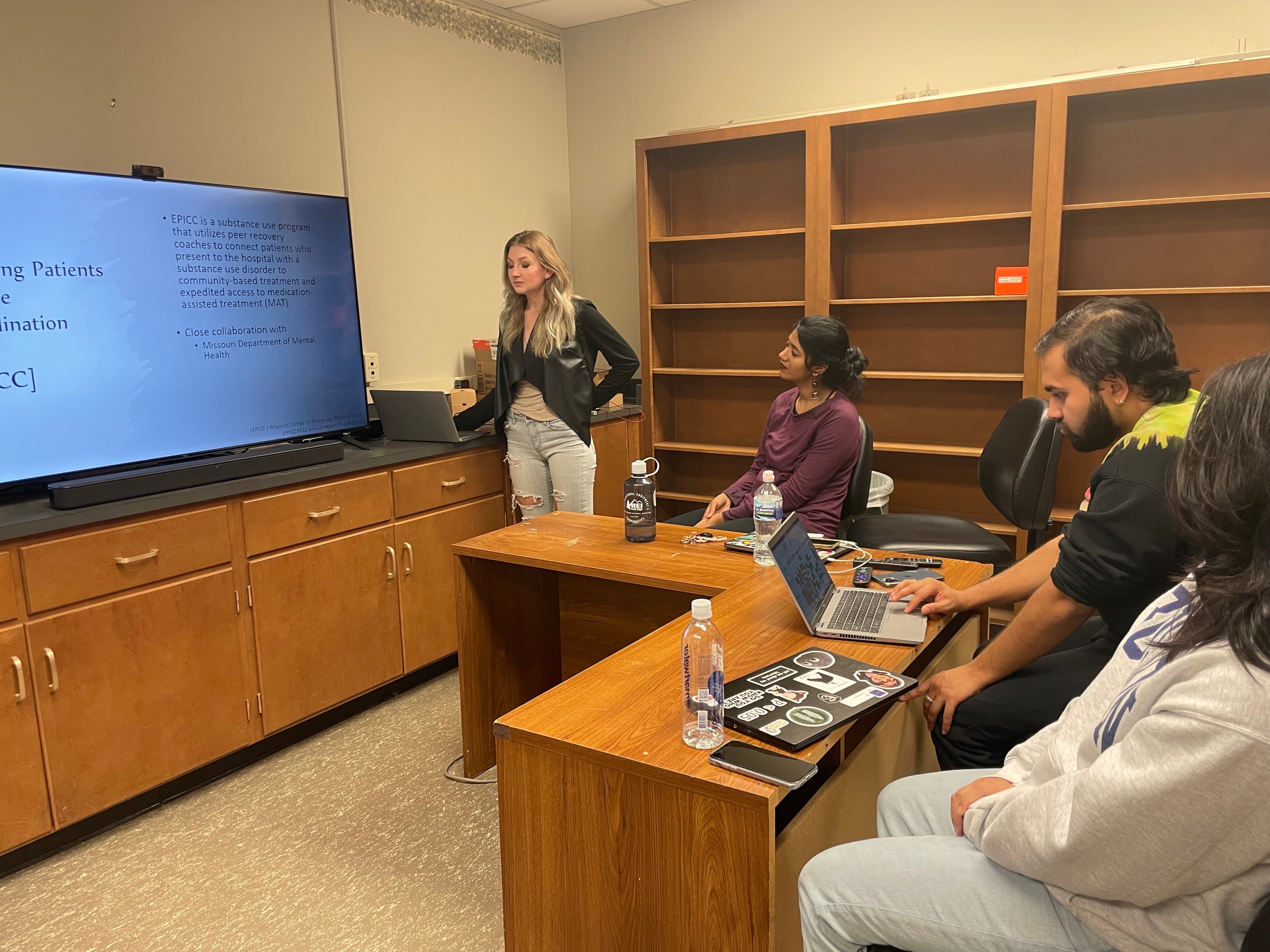 The ASPIRE Lab had its final meeting of the semester where some our lovely members presented their research proposals and used the new tech we have set up!