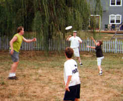 d_z_frisbee.jpg (93780 bytes)