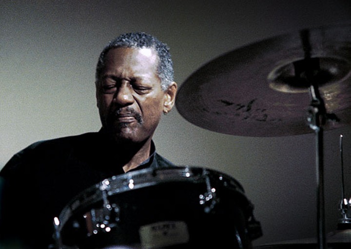 Victor Lewis 2001